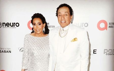 Smokey Robinson gets candid about his affair with Diana Ross.